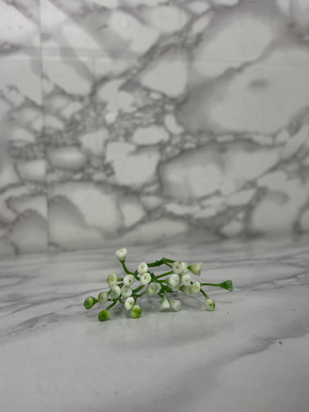 Artificial Gypso Flower Stems – White Baby’s Breath Fillers for Decoration (Pack of 100)